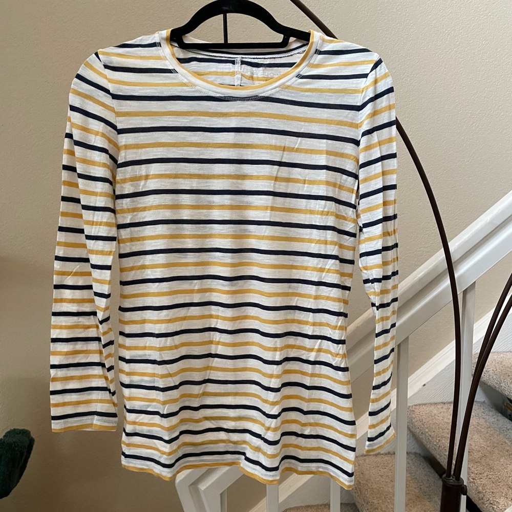 Caslon tee